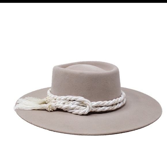 Bone color wool hat